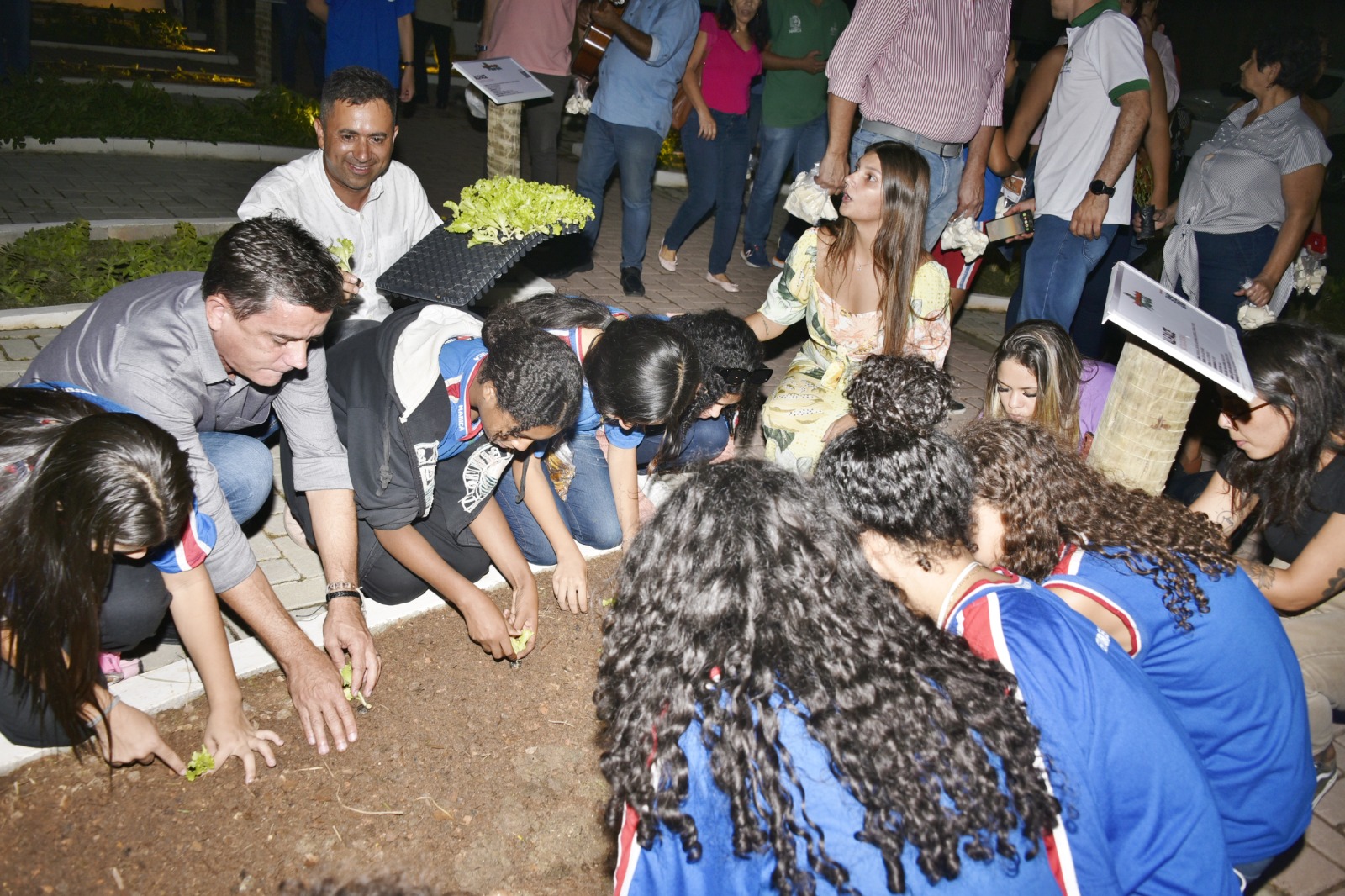 Prefeito Fabiano Horta inaugura Praça Agroecológica do Flamengo