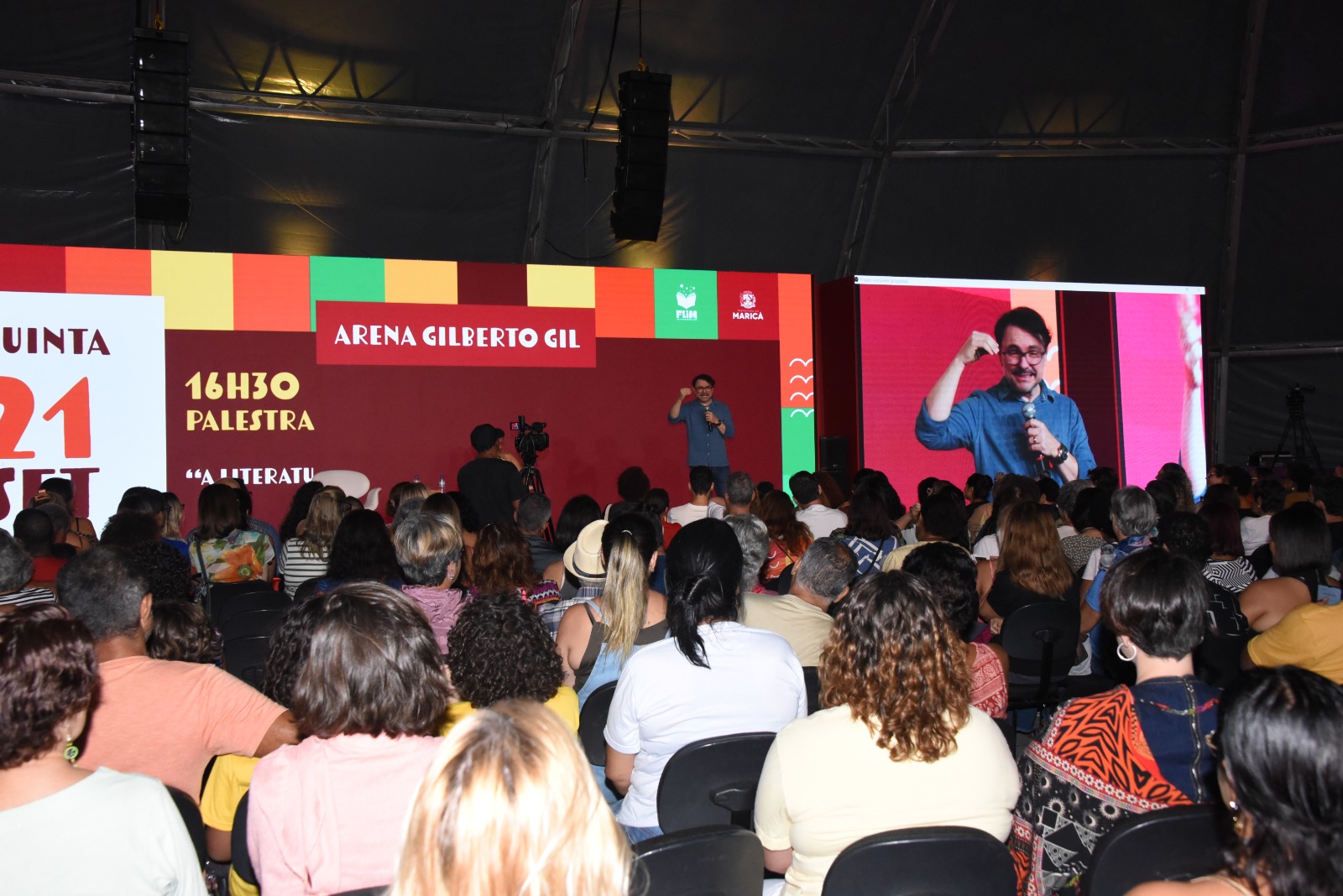 Segundo dia da Flim reúne centenas de pessoas em palestras com escritores -  Prefeitura de Maricá