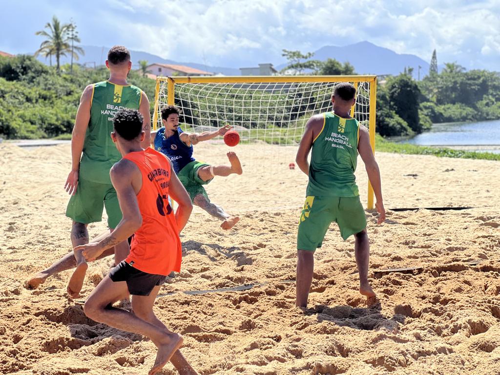 Arena de Esportes da Praia Central recebe redes de proteção