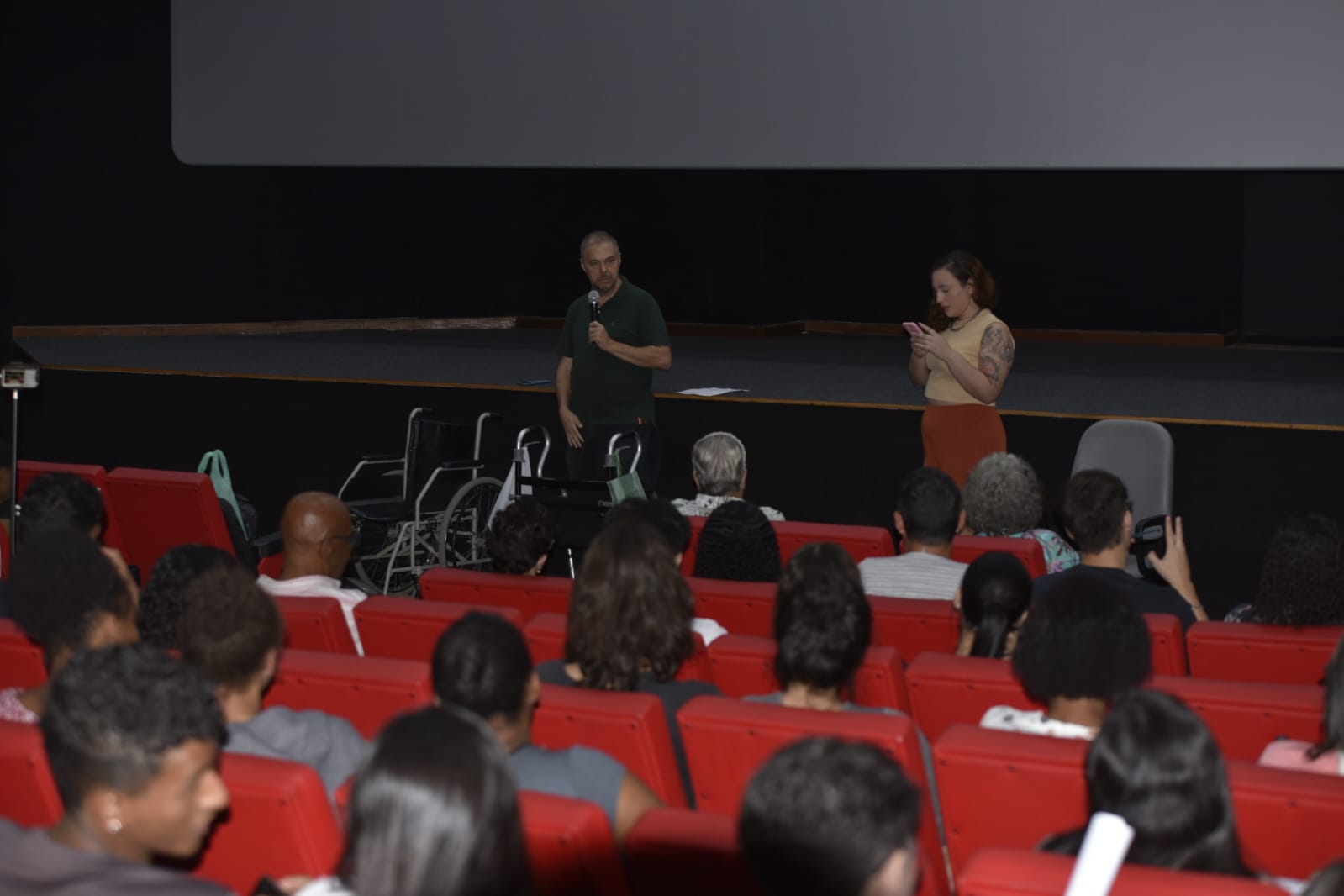 Pré-Enem Popular abordou ditadura militar no Cine Henfil - Prefeitura de  Maricá